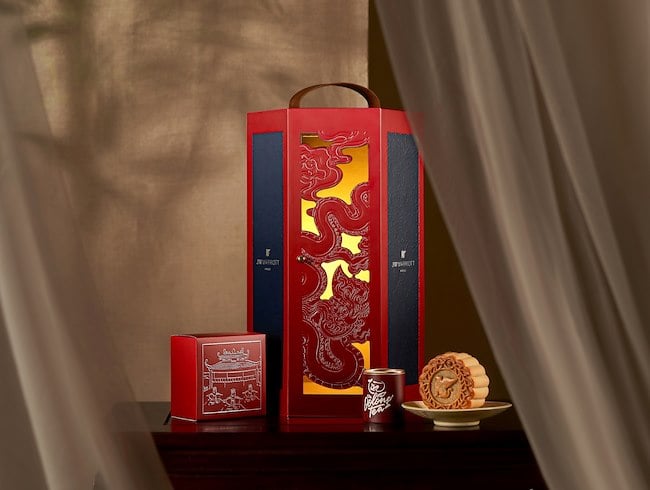 Box Of 4 With Tea: A Glow Of Tradition